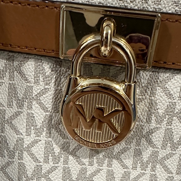 Michael Kors Tan and Cream Shoulder Bag - Picture 5 of 9